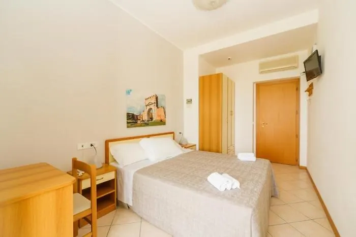 Albergo Roma Spiaggia Rimini 2*,