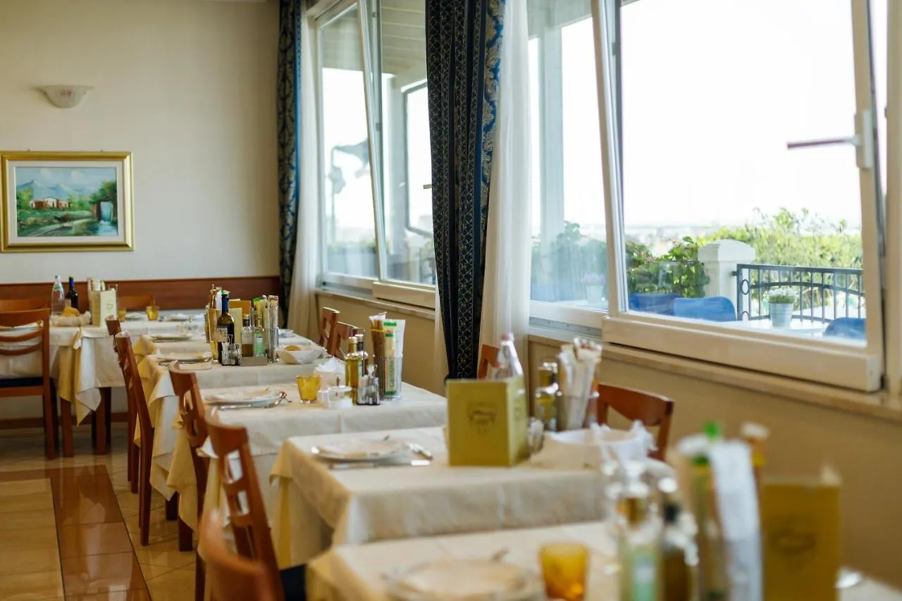 Albergo Roma Spiaggia Rimini Otel
