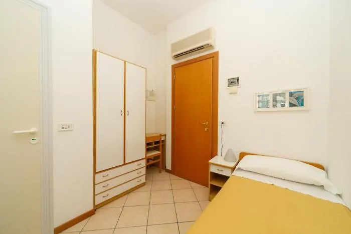 Albergo Roma Spiaggia 리미니 호텔