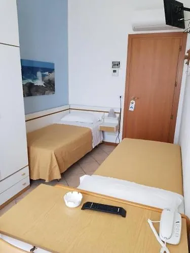 Albergo Roma Spiaggia Rimini 2*,
