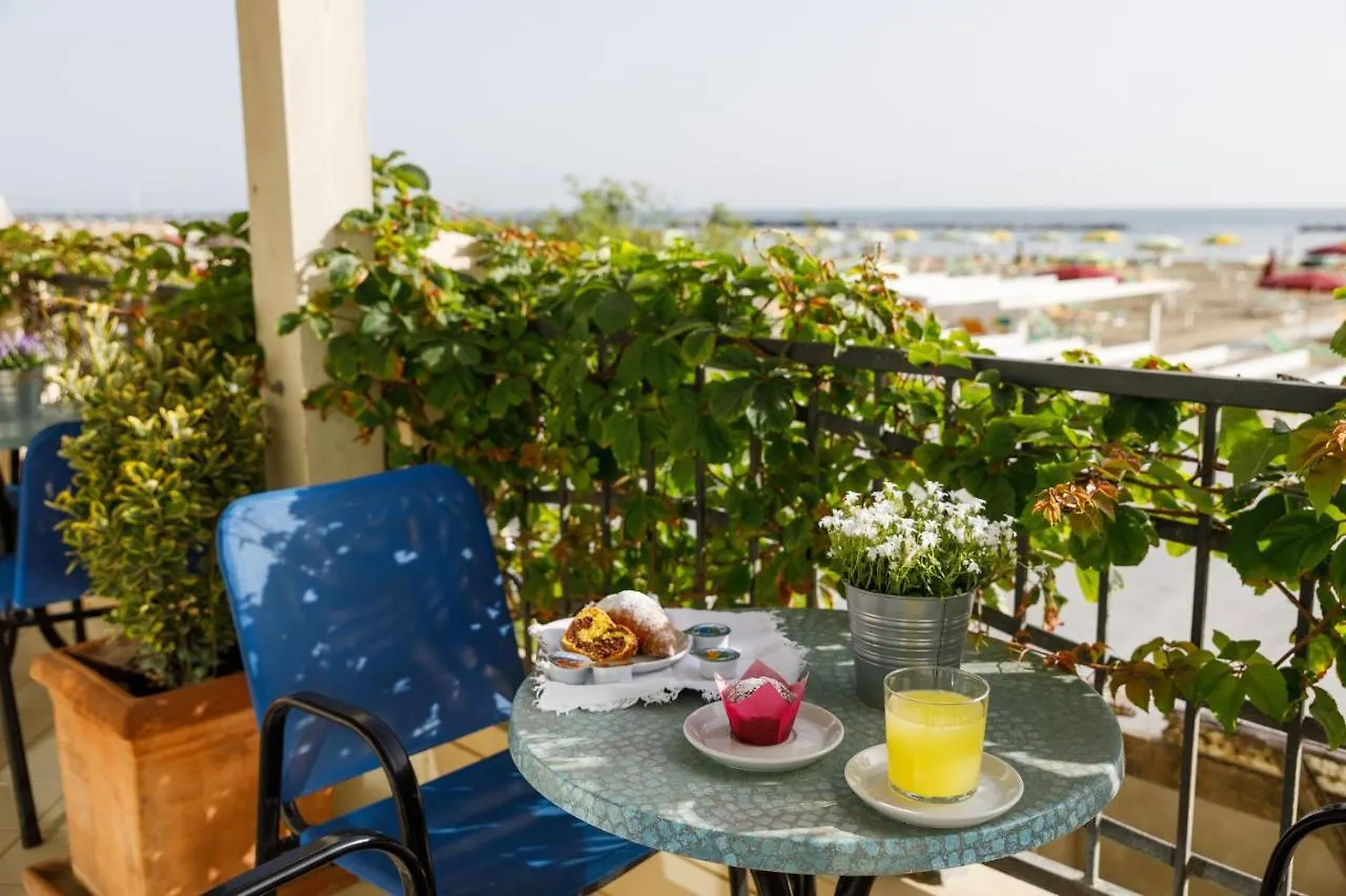 Albergo Roma Spiaggia Rimini 2*,  Italy